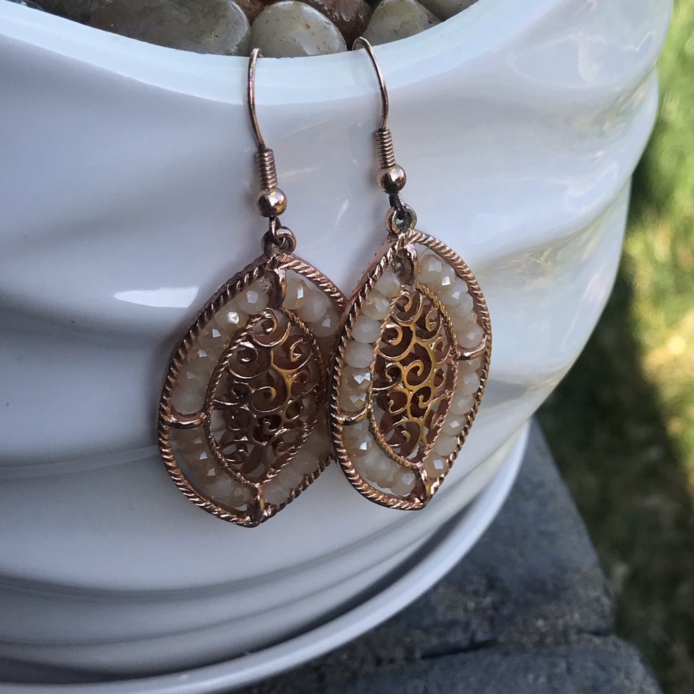 Rose Gold and Pear Jhummka style earring - Picture 5 of 6
